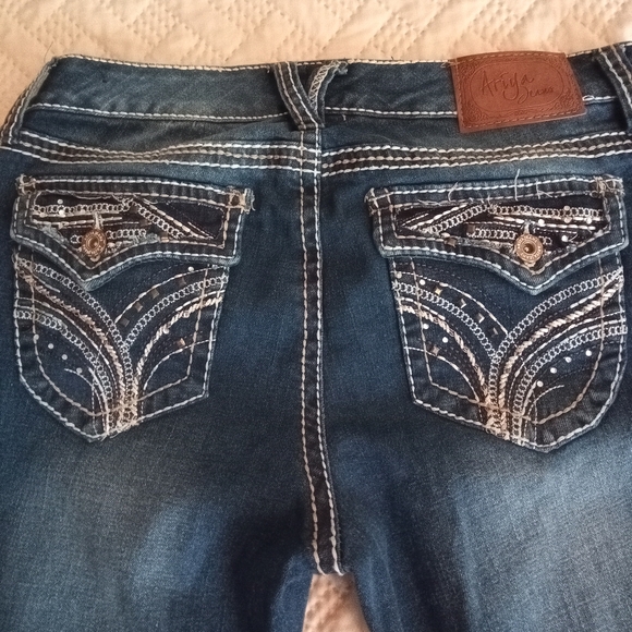 Ariya Embroidered Medrise Dark Blue Distressed Jeans - Picture 4 of 7